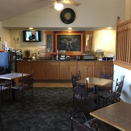 Moose Lake Lodge & Suites Ngoại thất bức ảnh