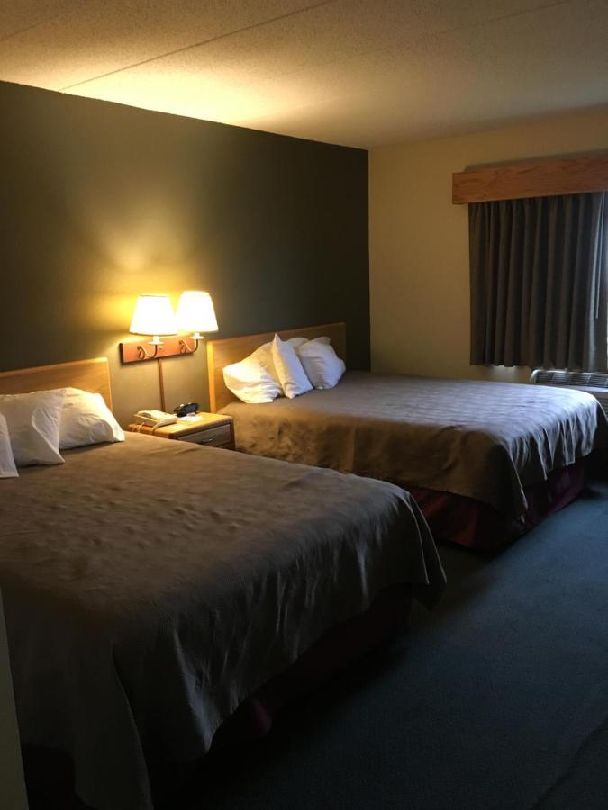 Moose Lake Lodge & Suites Ngoại thất bức ảnh