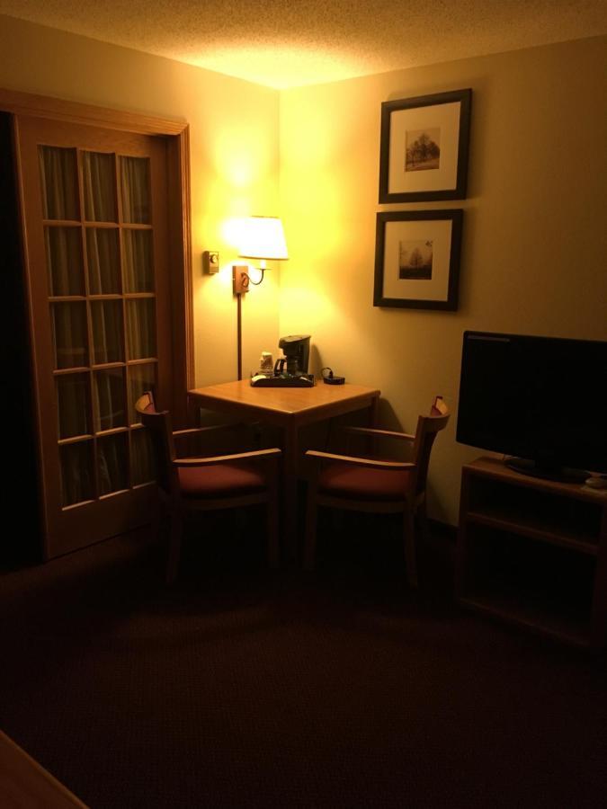 Moose Lake Lodge & Suites Ngoại thất bức ảnh
