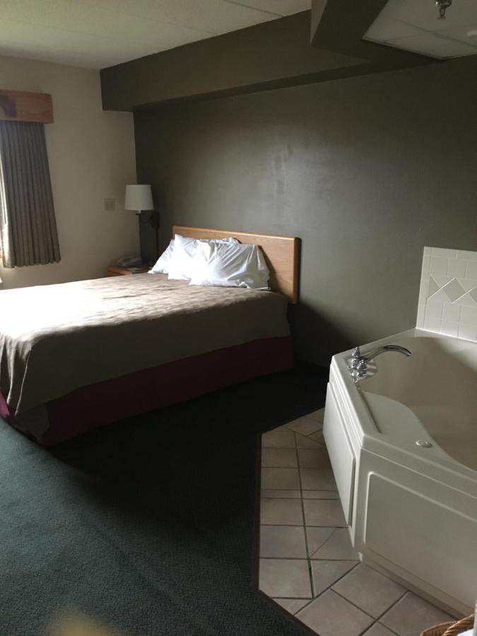 Moose Lake Lodge & Suites Ngoại thất bức ảnh