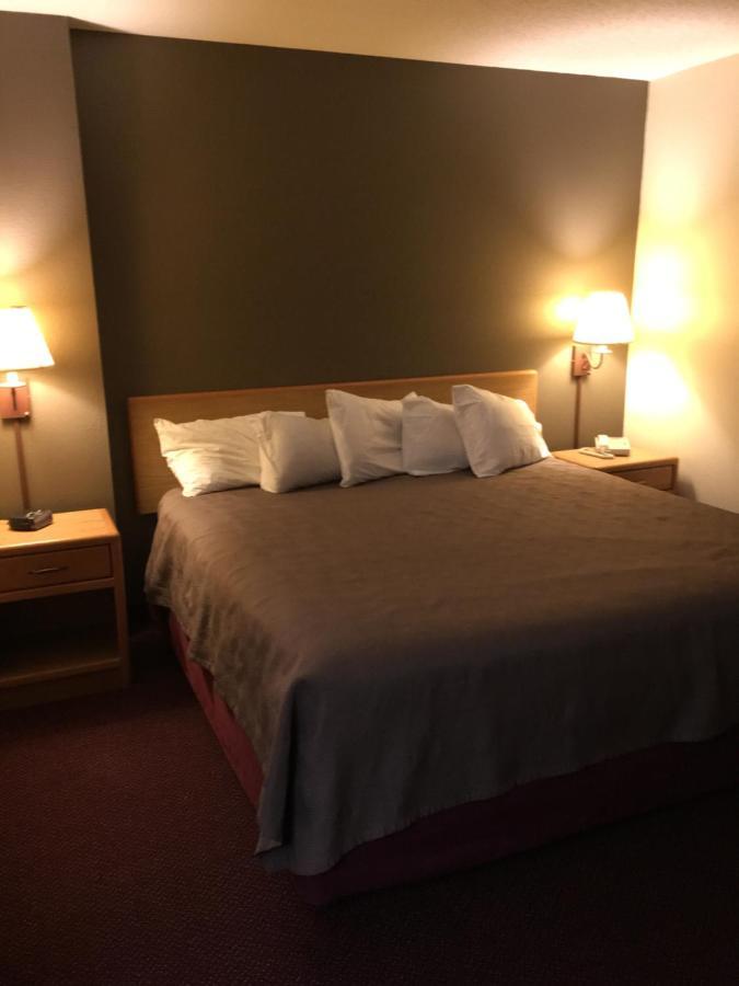 Moose Lake Lodge & Suites Ngoại thất bức ảnh