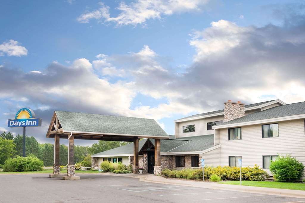 Moose Lake Lodge & Suites Ngoại thất bức ảnh