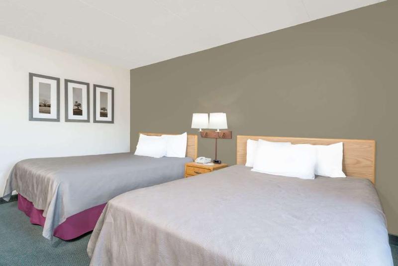 Moose Lake Lodge & Suites Ngoại thất bức ảnh
